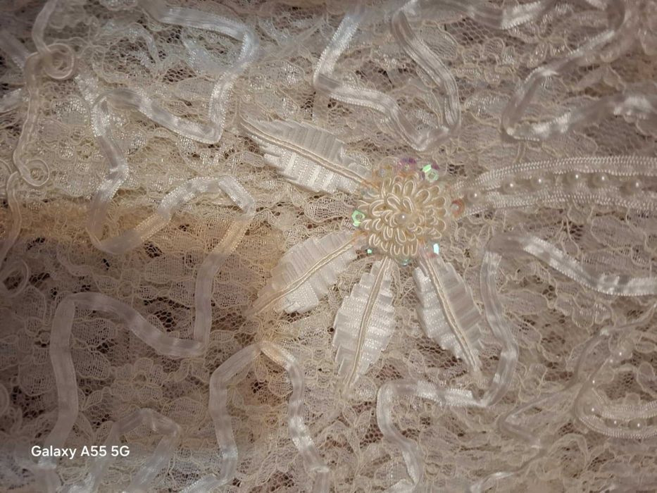 Бяла Жилетка /дантела и перли