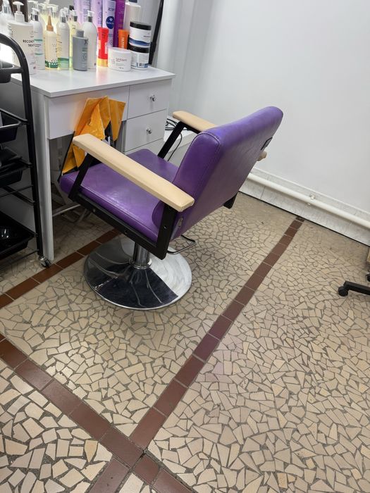 Продам стул для парикмахера