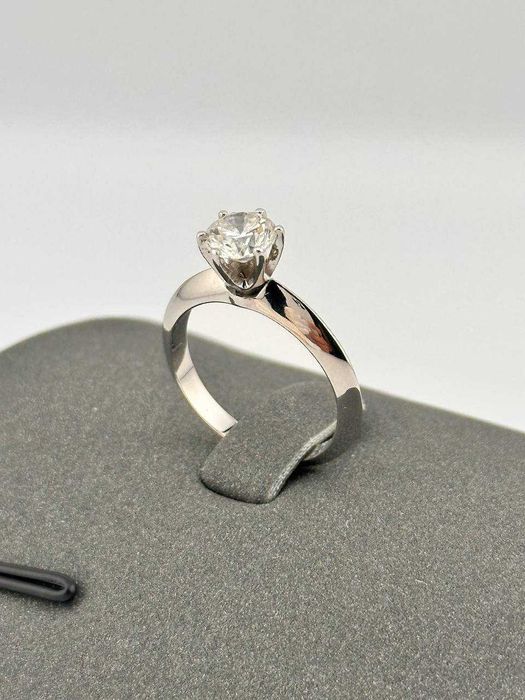 Кольцо с бриллиантом 0,95 карат