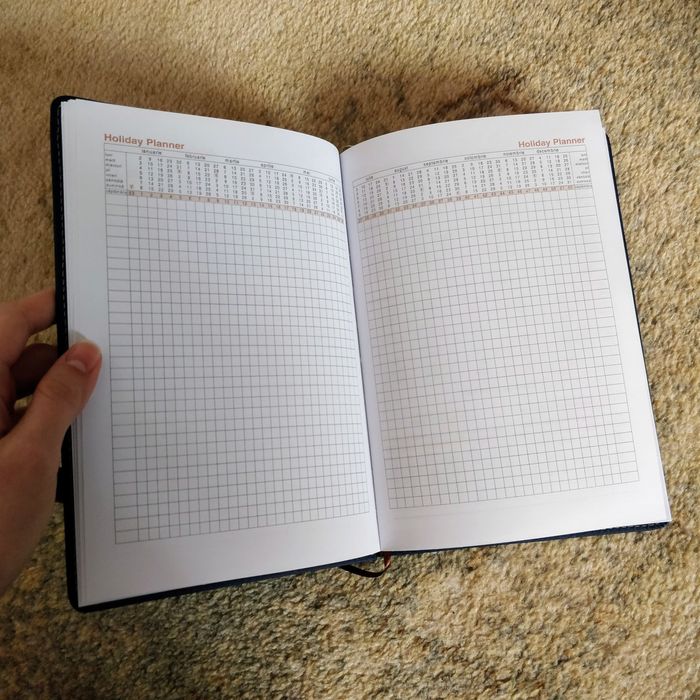 Agendă nouă (fără an) cu hartă și calendar