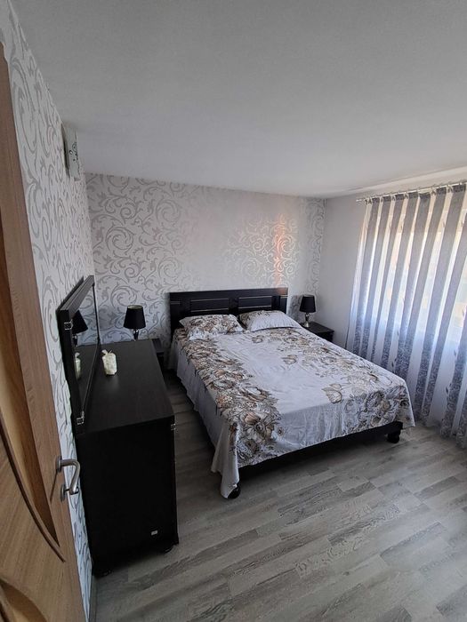 Vand Apartament 3 camere decomandat