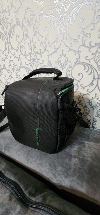 Продам фотокамеру Nikon D3400