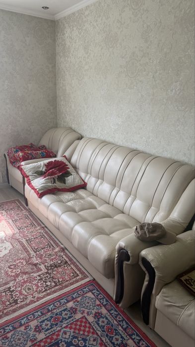 Продам диван с креслами