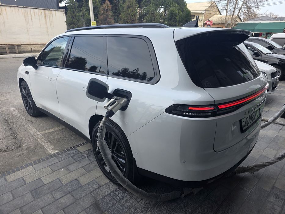 Leapmotor C16 gibrid 2 dop. pozitsa