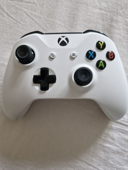 Продавам Xbox one s + Forza horizon 5