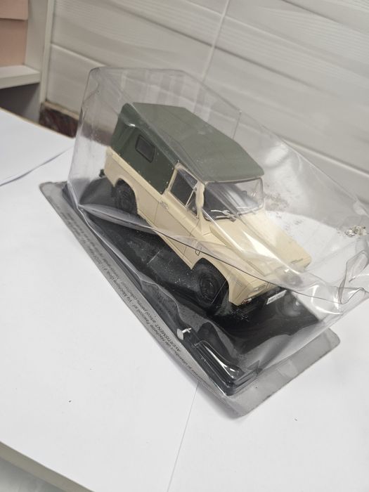 ARO macheta metalica 1 : 24