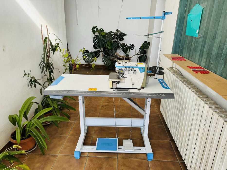 Masina de cusut triploc surfilat