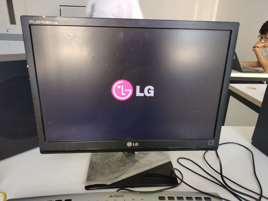 Монитор LG Flatron e1948