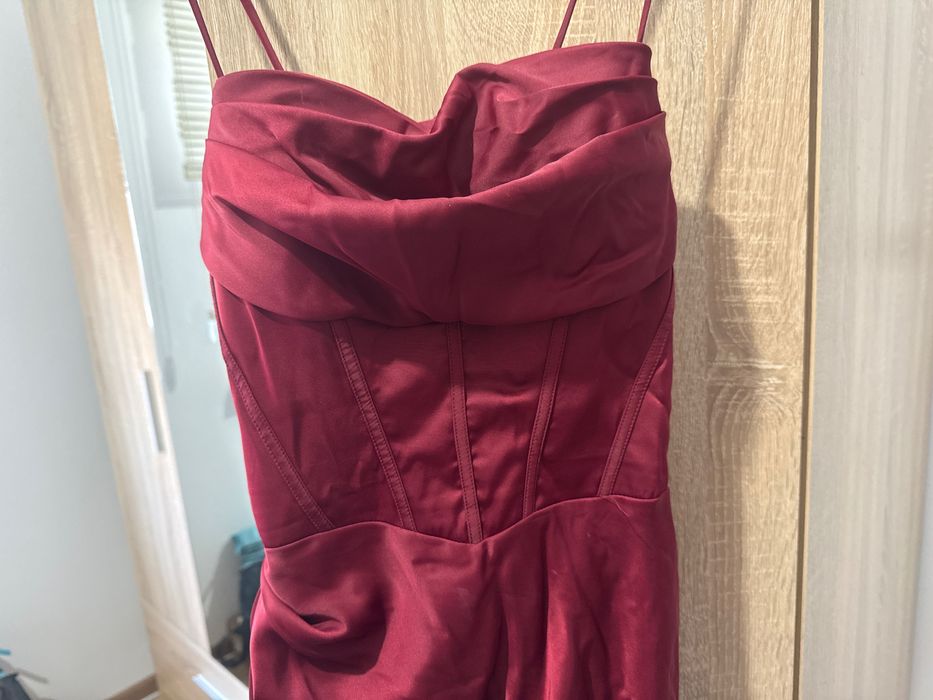 Бална рокля цвят бордо