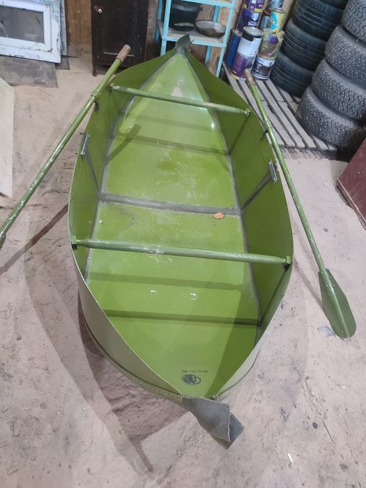 Лодка гребная советская.