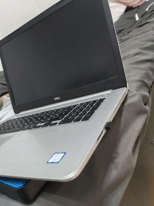 Laptop dell inspirion 17