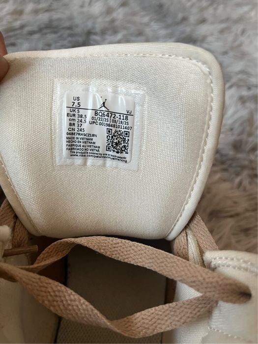 Vand Jordan 1 mid