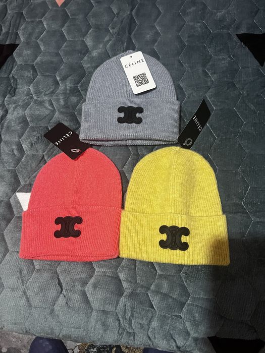 Дамски зимни шапки