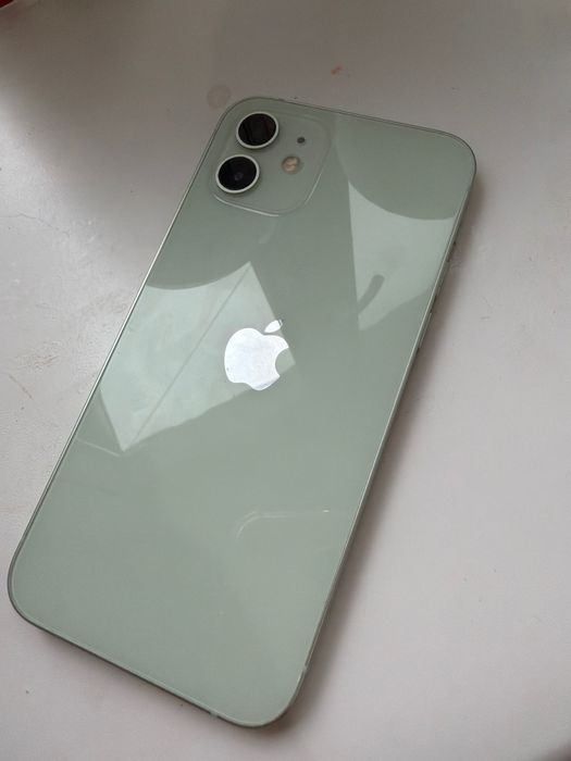 Продам айфон 12 с коробкой