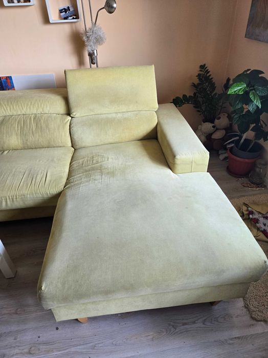 Диван разтегателен ъглов в цвят жълт