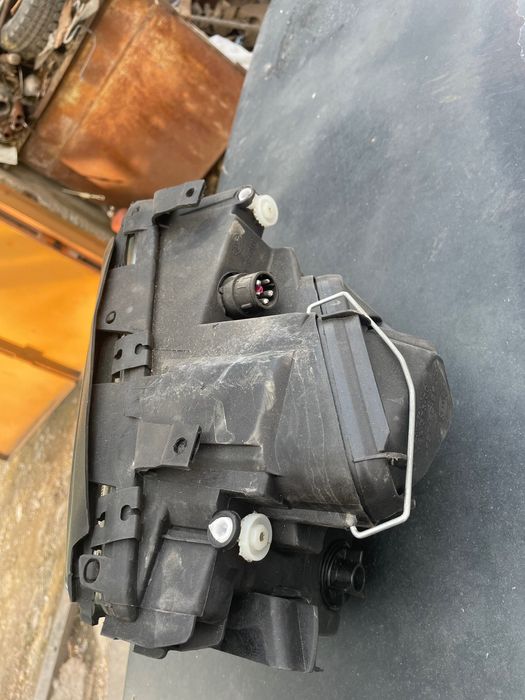 Фары новые на А6 Ауди