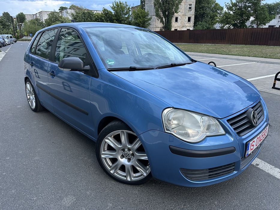 VOLKSWAGEN Polo