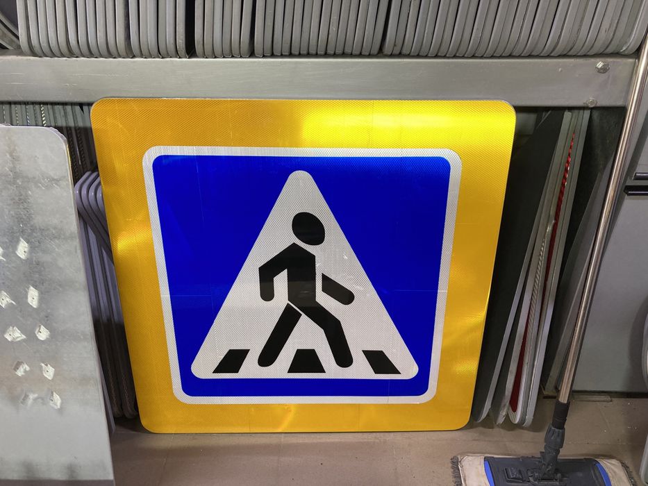 Знаки дорожные, щиты