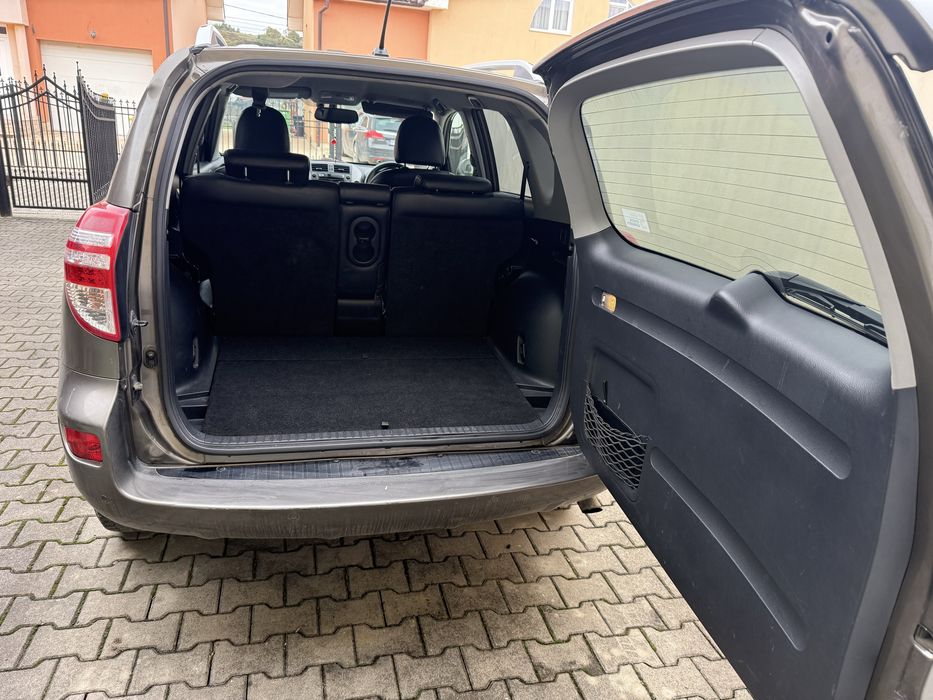 Se vinde Toyota rav4