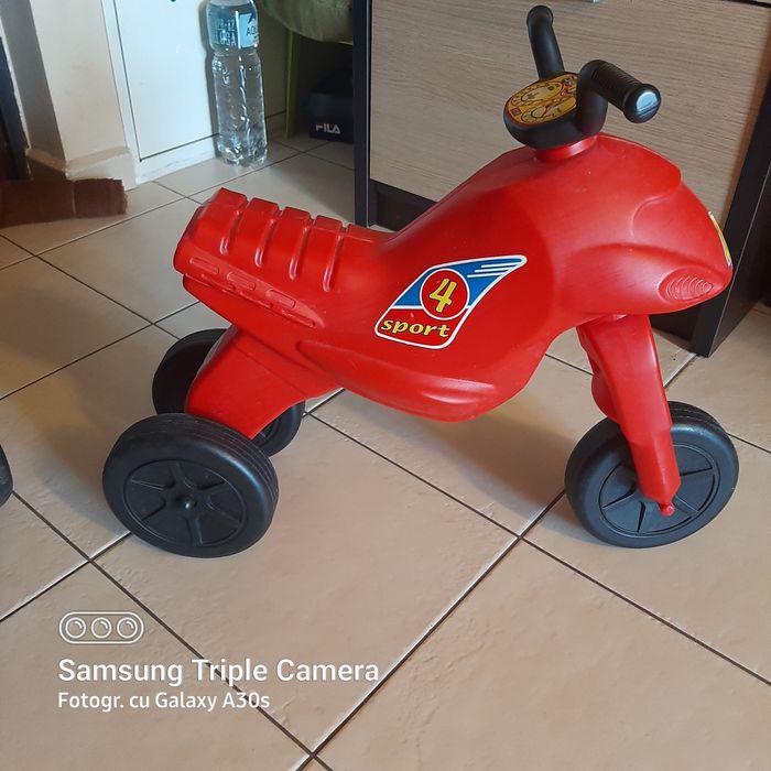 Cărucior marca COCOLLE - tricicleta-   și o mica bicicleta