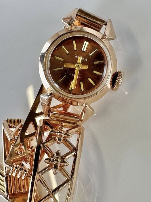 Златен съветски руски часовник