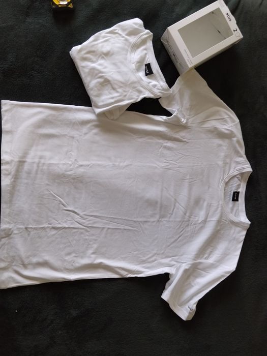 BOSS set 2 tricouri bărbătești slim fit albe cu logo mic pe braț mărimea L noi originale