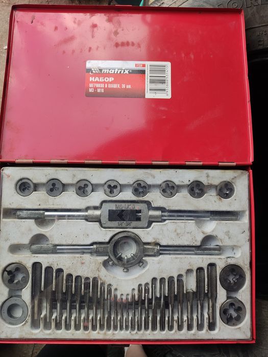 Набор метчиков и плашек