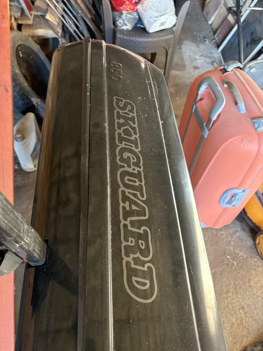 Кутия за багаж с място за ски