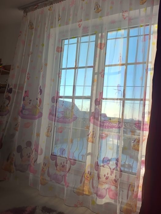 Perdele și candelabru cu Minnie mouse