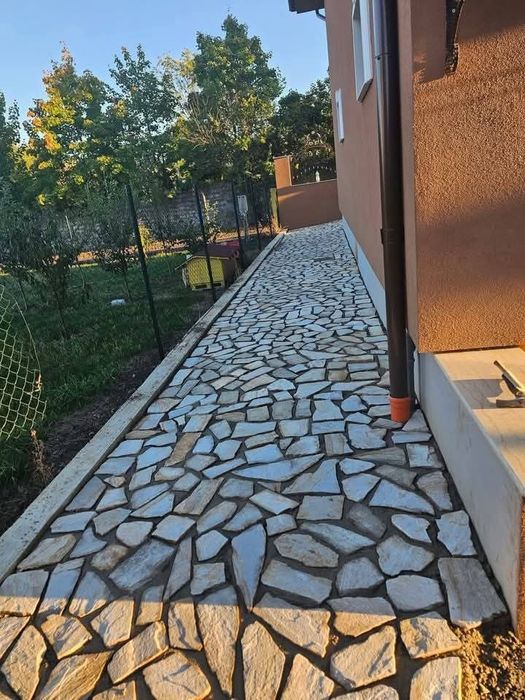 Vând piatra naturala asiguram montaj și transport