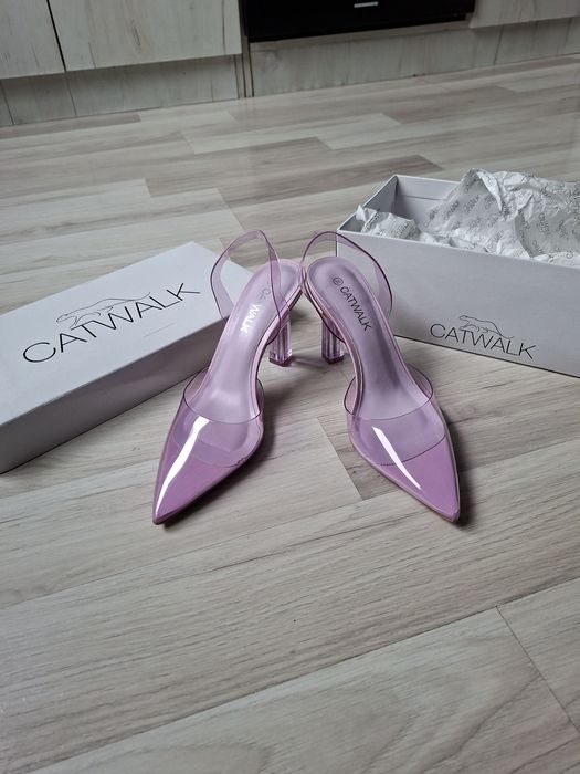 Дамски обувки с токчета на марката Catwalk!