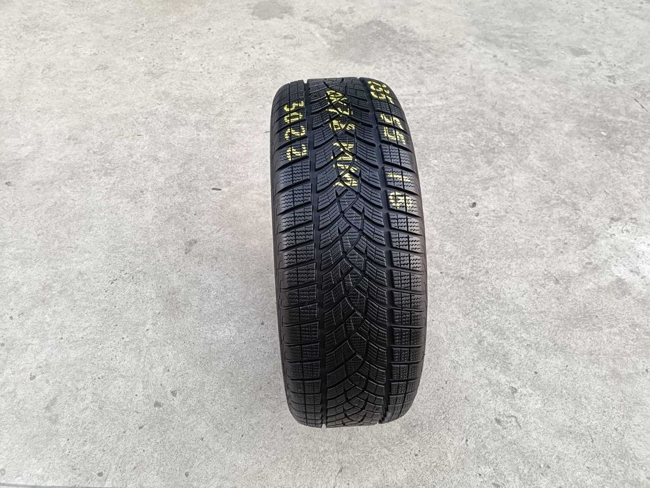 O anvelopa iarna 235 55 18 goodyear ultragrip performance 7,8 mm 2022