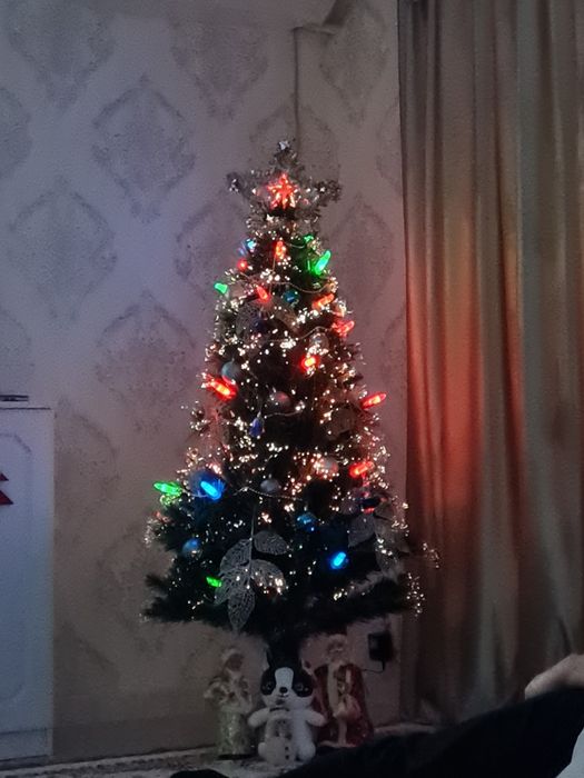 Продам елку искусственную