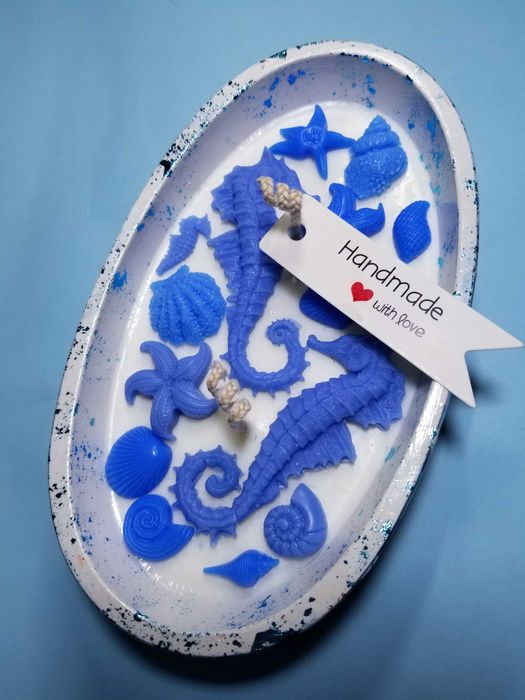 Свещи цветя от соев восък в гипсокерамични ръчно изработени изделия