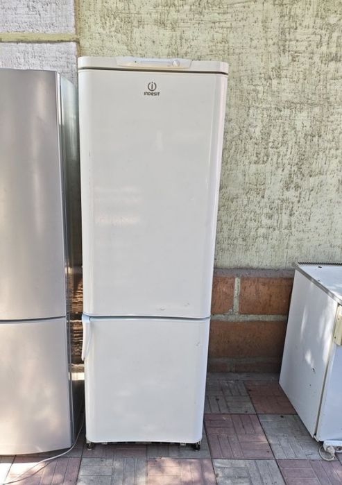 Холодильник Indesit