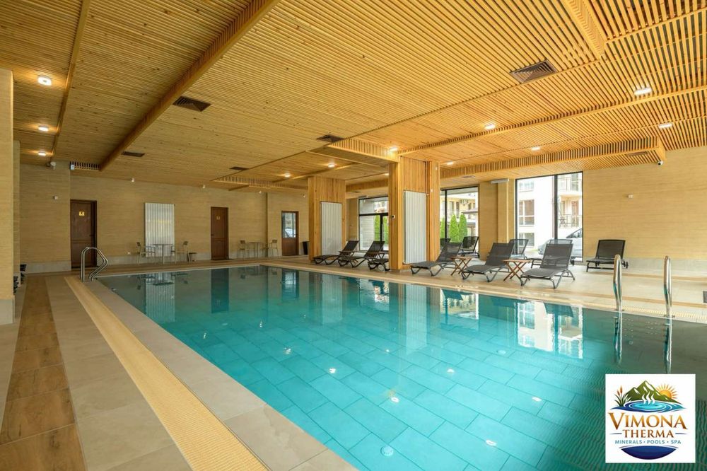 Луксозун Апартамент  за нощувки частен комплекс с два минерални басейни. Апартамента е с две спални и две огромни тераси и голям хол  96кв.м