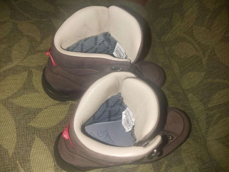 Дамски туристически обувки  LOWA GTX