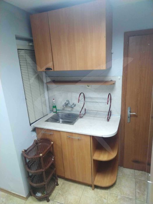 Дава се под наем Едностаен апартамент в Варна, Колхозен пазар - 20 кв.м за 200 € - Снимка #2