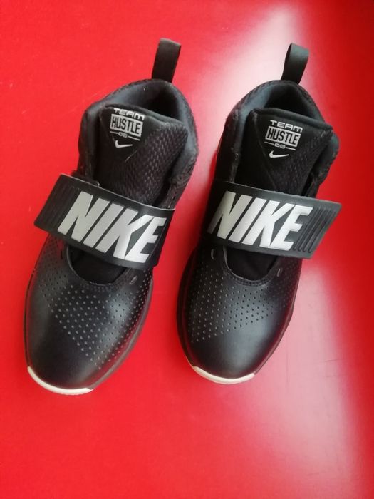 Маратонки Nike /36.5/ Team Hustle D 8 (GS)
Black/ Metallic Silver-White
