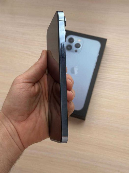 Apple Iphone 13 Pro Max în stare excelentă + încărcător + huse