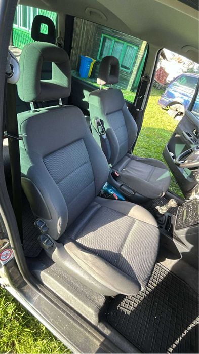 Dezmembrez Volkswagen Sharan (7M6) 2.0 TDI 2007