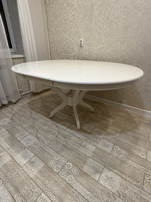 Стол со стульями