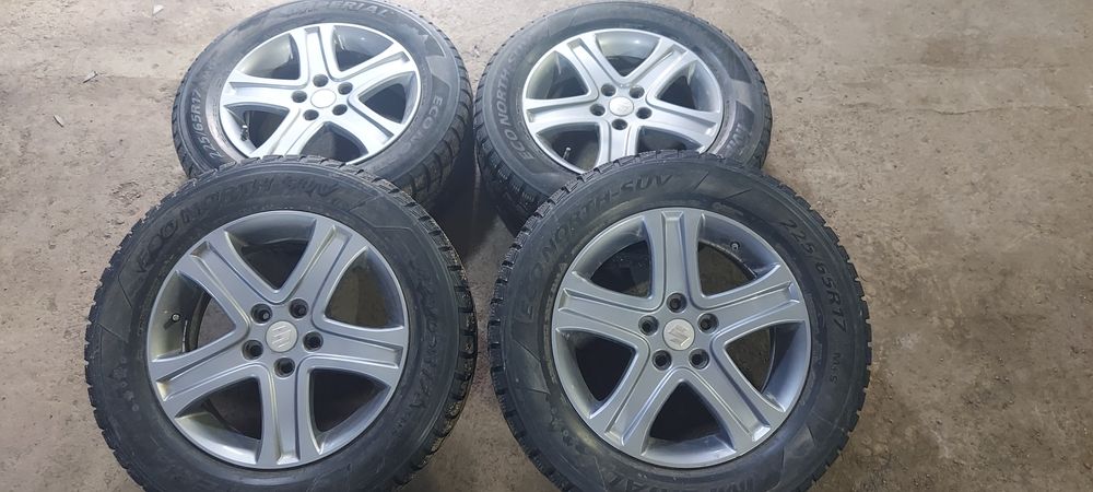 Диски с шинами от Сузуки Гранд Витара