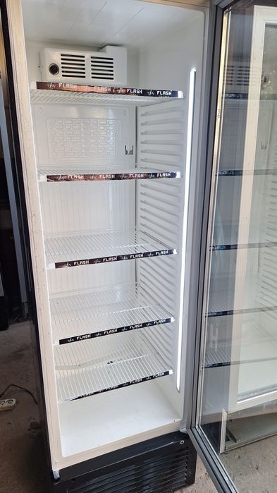 Продаются витиринный холодильники  угур