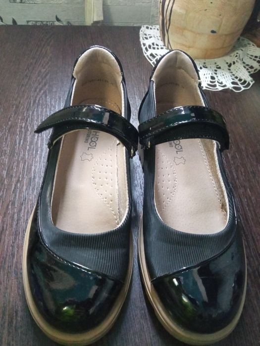 Продаю туфли для девочки