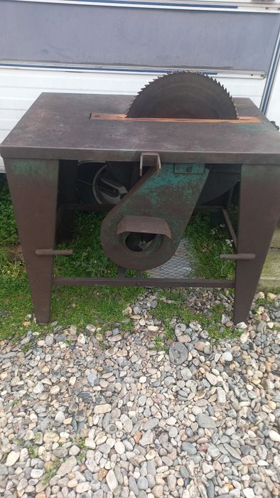 Masa circular lemne la cardan tractor