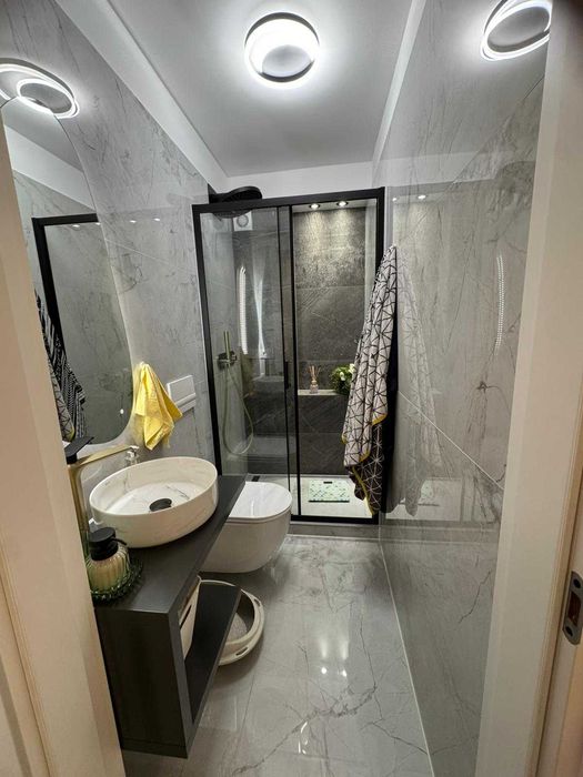 Apartament premium 3 camere, situat la doar 5 minute de mers pe jos de Coresi Shopping Resort.