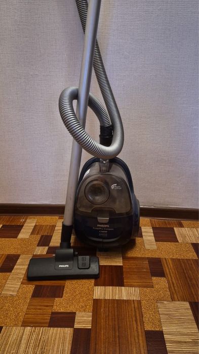 Продам пылесос 1700w PHILIPS 15 000