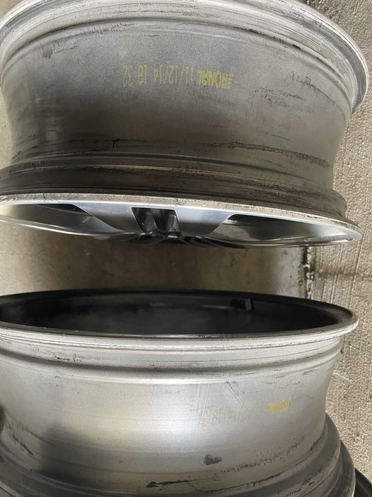 Оригинални алуминиеви джанти Hyundai 5x114,3 18 6.5j ET51 67.1 mm, с TPMS датчици.