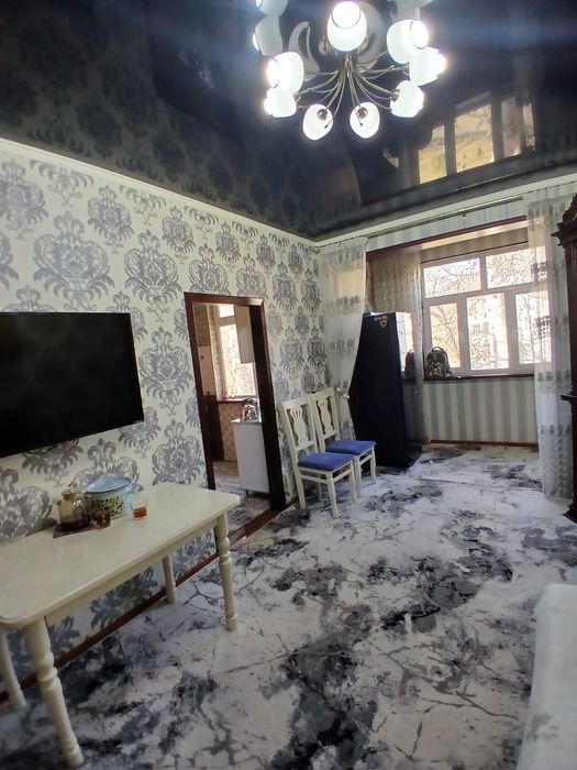 Uy sotiladi srochna!!!